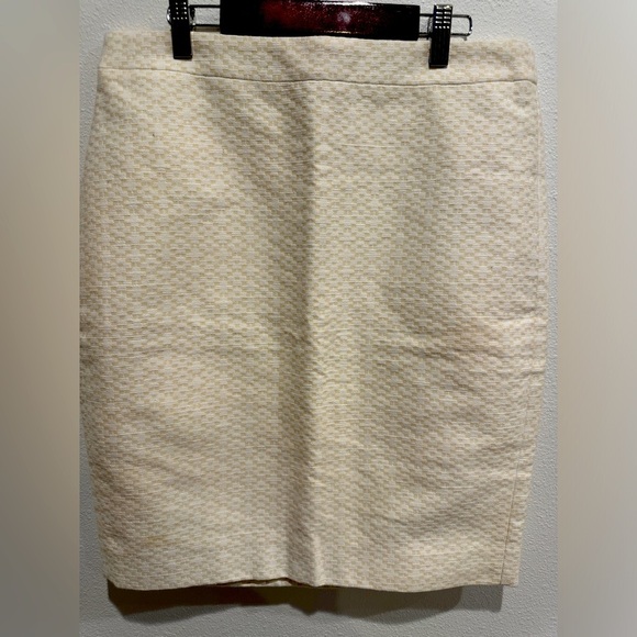 J. Crew Dresses & Skirts - NWT J Crew size 6 pencil skirt cream/taupe pattern